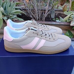 Madden Girl NWT Kory Style Tan/Pink Sneakers Women's Sz 8.5 M (box has no top)